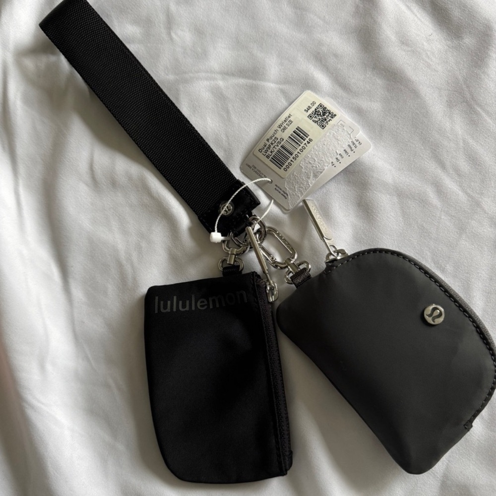 37🆕🖤 Lululemon Dual Pouch Wristlet - Black/Traverse Grey